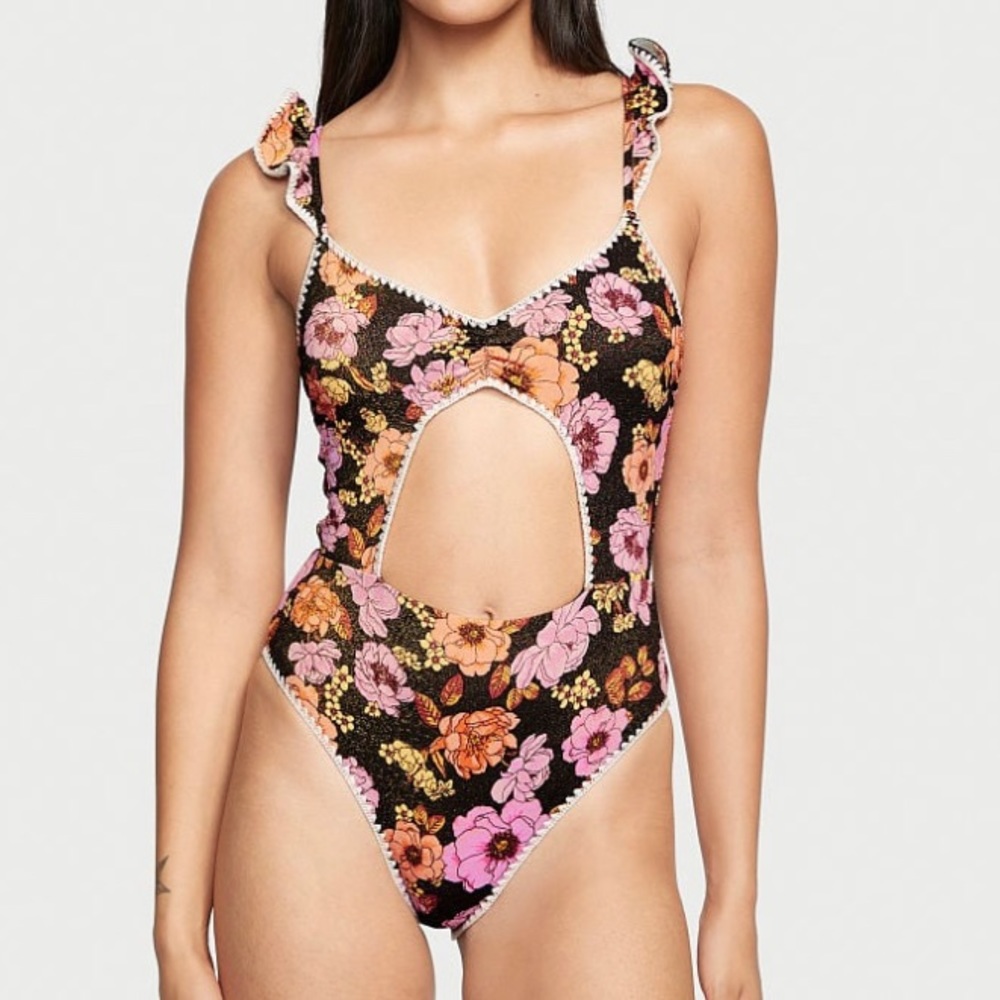 😍Victoria's Secret Ruffle One-Piece Swimsuit with Crochet Trim